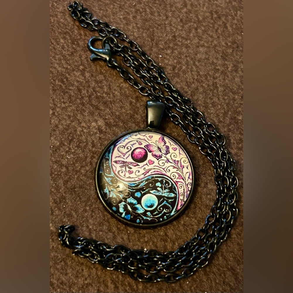 Ying and yang necklace NWOT